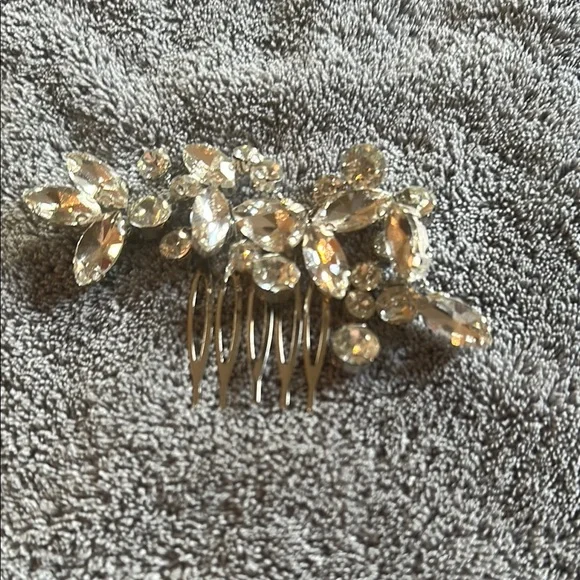 Set of two Sparkling Crystal Hair Combs - Picture 2 of 4